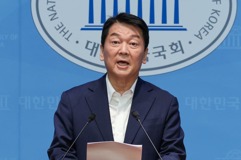 안철수 "친명 유튜버 대통령실 출입? 보수도 출입해야"