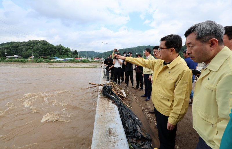 김동연 경기지사, 피해 복구 위한 긴급 대책 회의 개최