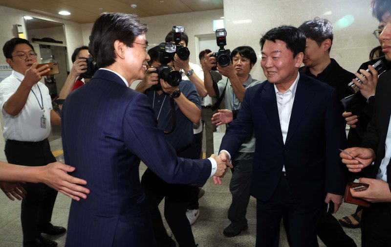 선명성 경쟁 시작된 野 당권 레이스..우파 결집 vs 외연 확장