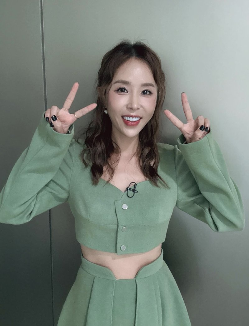 신지, 예비남편 논란 후 밝은 미소…청순미 넘쳐