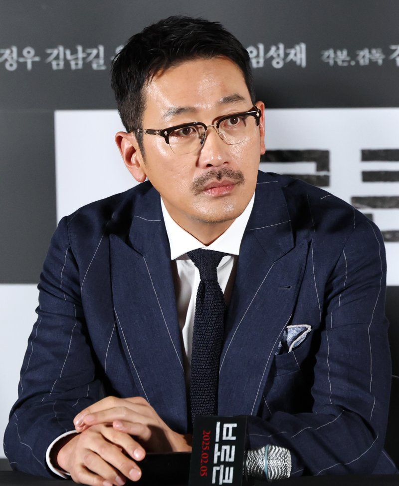 하정우 측, 최음제 댓글 사과 팬에 직접 연락…언행 신중할것