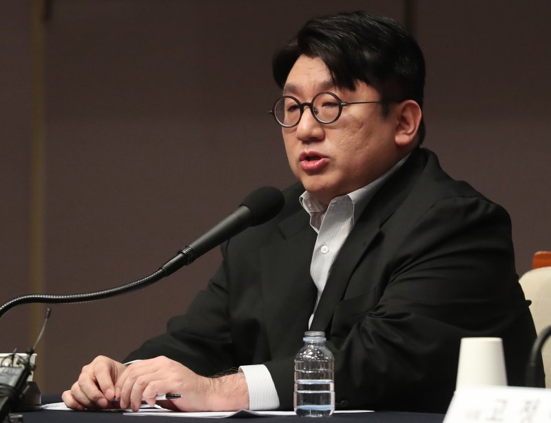 경찰, 방시혁 '부정거래 의혹' 관련 하이브 압수수색 영장 신청