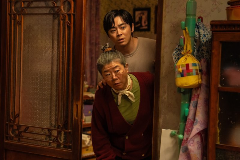 영화 '좀비딸' 속 한 장면 (출처=연합뉴스)