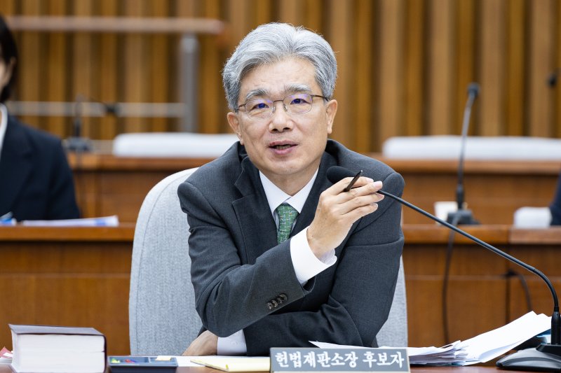 김상환 헌법재판소장 후보자가 21일 서울 여의도 국회 헌법재판소 재판관후보자를 겸하는 헌재소장 임명동의에 관한 인사청문특별위원회에서 열린 인사청문회에서 의원 질의에 답하고 있다. 2025.7.21/뉴스1 ⓒ News1 유승관 기자