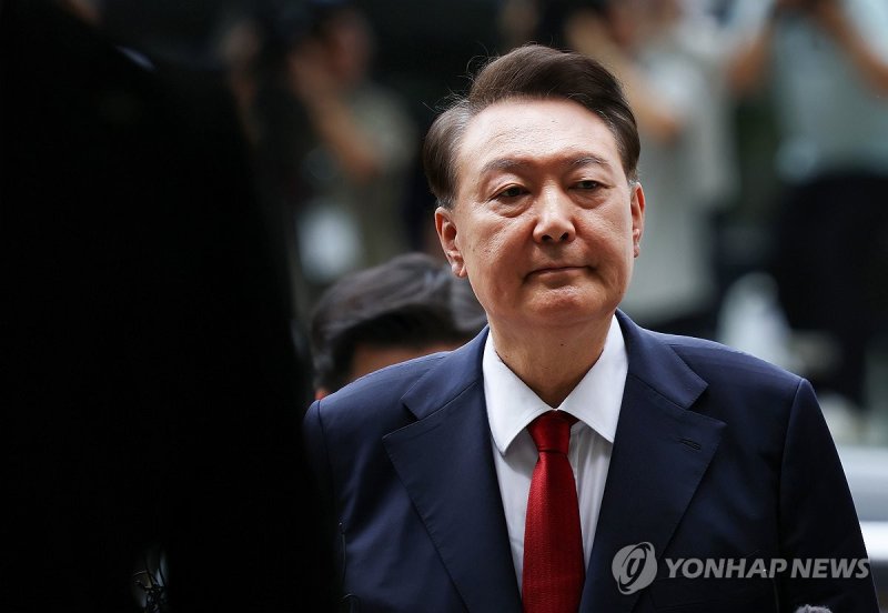 특검, '구속영장 유출 의혹' 尹변호인에 25일 출석 요구