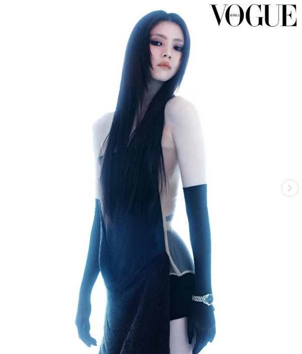 한소희, 튜브톱 입고 드러낸 절정의 고혹미…섹시한 메롱까지 [N샷]