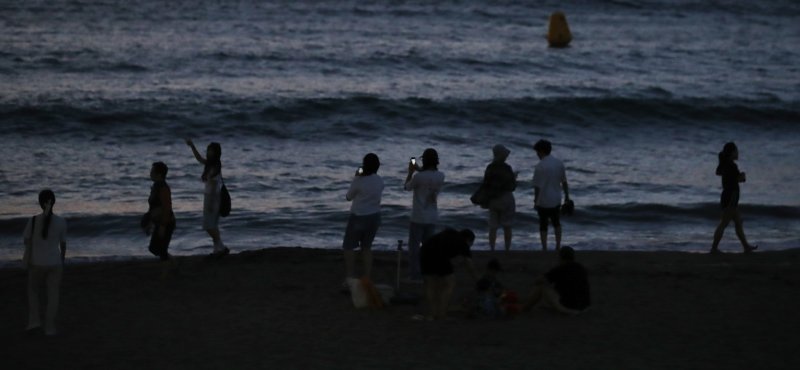 해시 게임 바카라시 이호해수욕장에서 도민과 관광객들이 더위를 쫓고 있다./해시 게임 바카라1