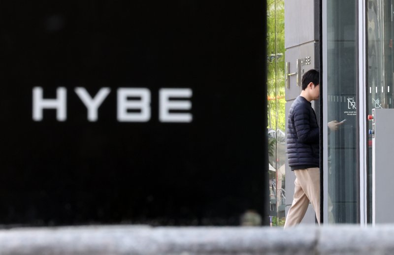 뉴진스 데뷔 3주년…"민희진·하이브 분쟁 '실패한 경영 갈등 사례' 아니다"