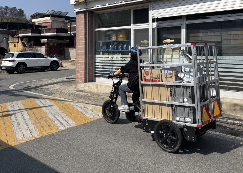 [안동=뉴시스] 화물 온라인 바카라사이트 추천로 배송하는 장면. (사진=경북도 제공) 2025.07.22. photo@newsis.com *재판매 및 DB 금지