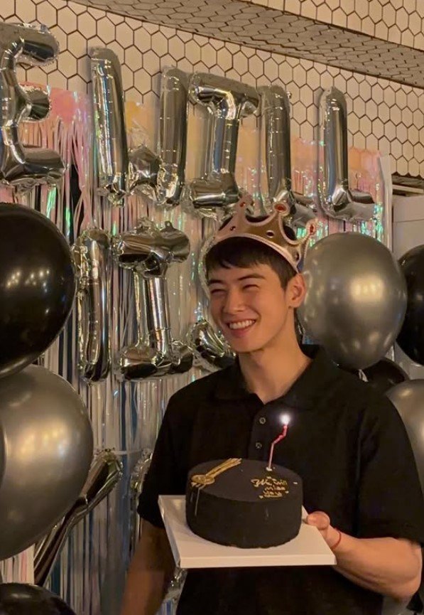 차은우, 입대 앞두고 머리 싹둑…여전한 얼굴천재