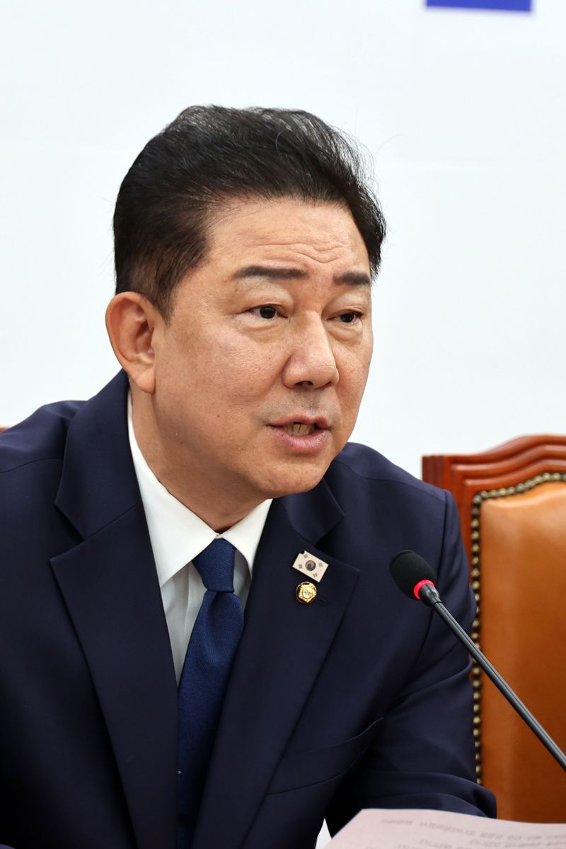 김병기 더불어민주당 대표직무대행 겸 원내대표가 22일 국회에서 열린 원내대책회의에서 발언하고 있다. 사진=서동일 기자