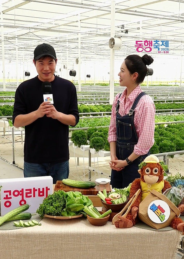 인터넷 바카라사이트의 모바일 인터넷 바카라사이트커머스 '공영라방'이 전라북도 김제 현지에서 현장인터넷 바카라사이트를 진행한다 (공영홈쇼핑 제공)
