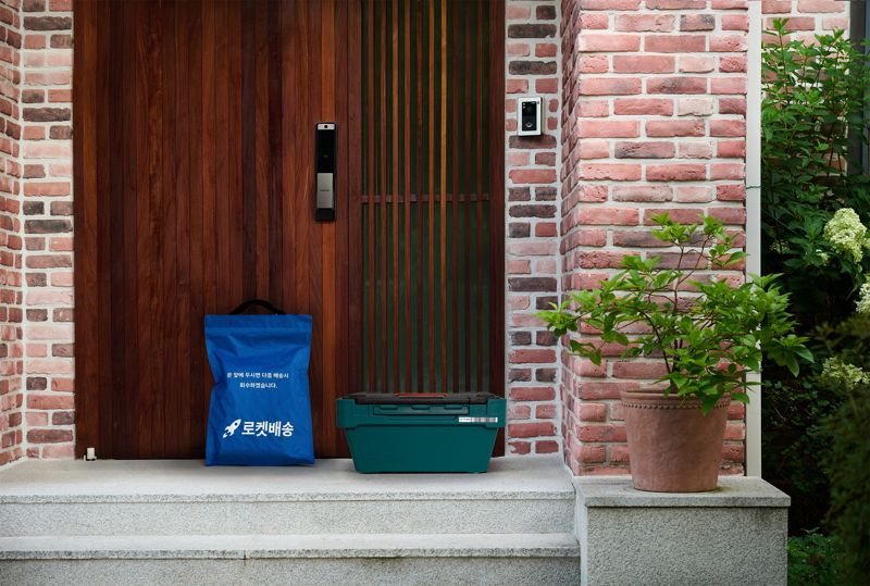 뜯기 힘들고 버리기 귀찮은 포장 없앴다...쿠팡, 에코백·뉴 프레시백 도입