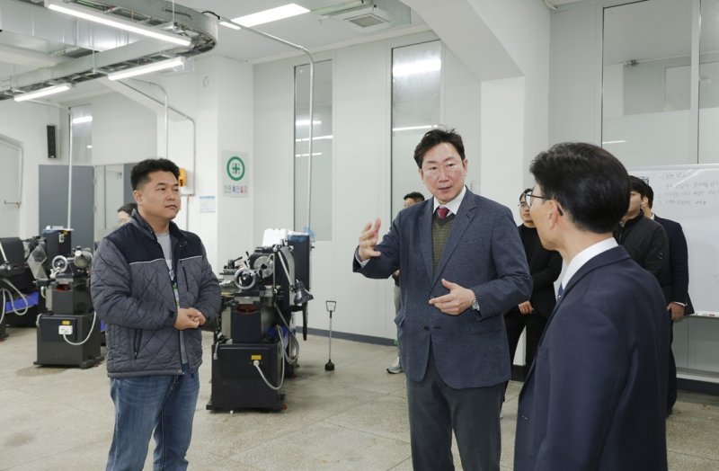 원강수 시장 메이저 바카라사이트 홈런 고등하교 방문 모습. *재판매 및 DB 금지