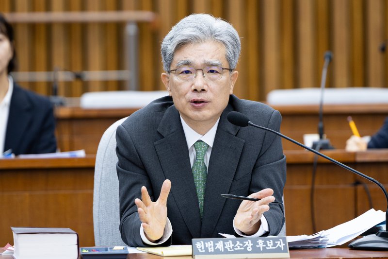 김상환 헌법재판소장 후보자가 21일 서울 여의도 국회 헌법재판소 재판관후보자를 겸하는 헌재소장 임명동의에 관한 인사청문특별위원회에서 열린 인사청문회에서 의원 질의에 답하고 있다. 2025.7.21/뉴스1 ⓒ News1 유승관 기자