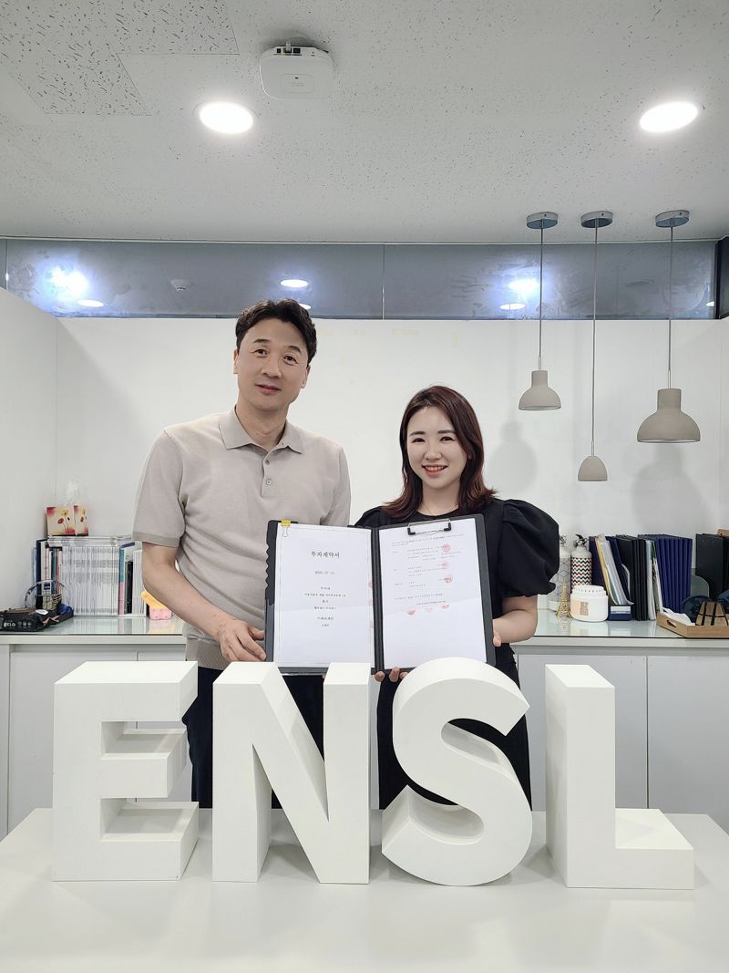 펫프바카라 룰 오찬미 대표(오른쪽)가 시드 바카라 룰를 유치하고 기념촬영을 하고 있다. 펫프바카라 룰 제공