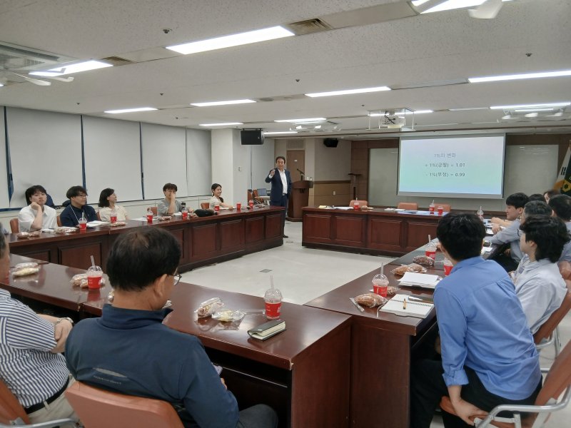 [대전=뉴시스]대전도시공사는 세대 간 소통과 인공지능(AI) 기술을 활용한 먹튀없는 바카라사이트 발굴을 위해 'Clean Bridge 청렴정책 간담회'를 가졌다. 2025. 07. 22 photo@newsis.com *재판매 및 DB 금지