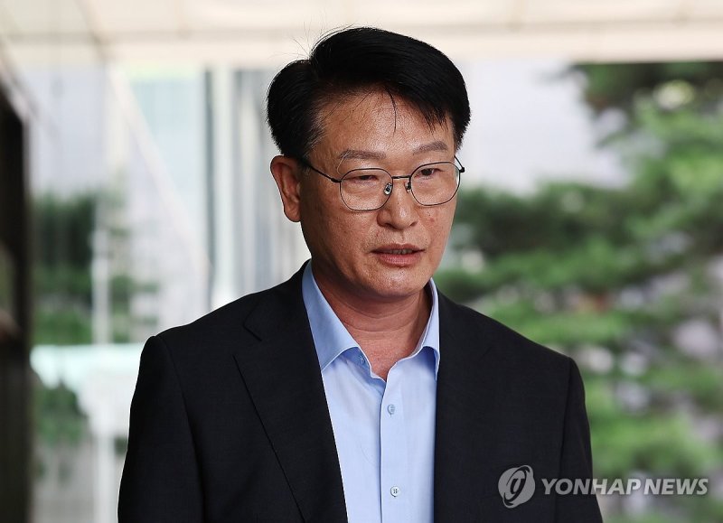 서울고검 향하는 이영팔 소방청 차장 (출처=연합뉴스)