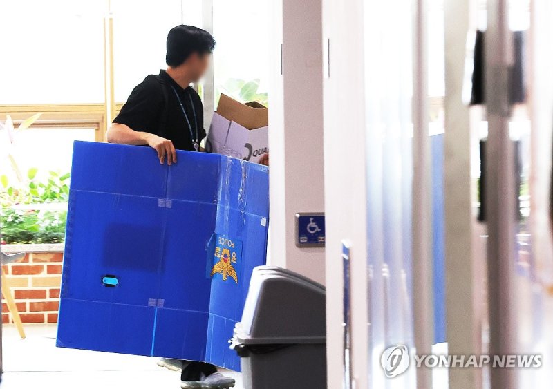 '옹벽 붕괴사고' 압수수색 진행 중인 오산시청 (출처=연합뉴스)