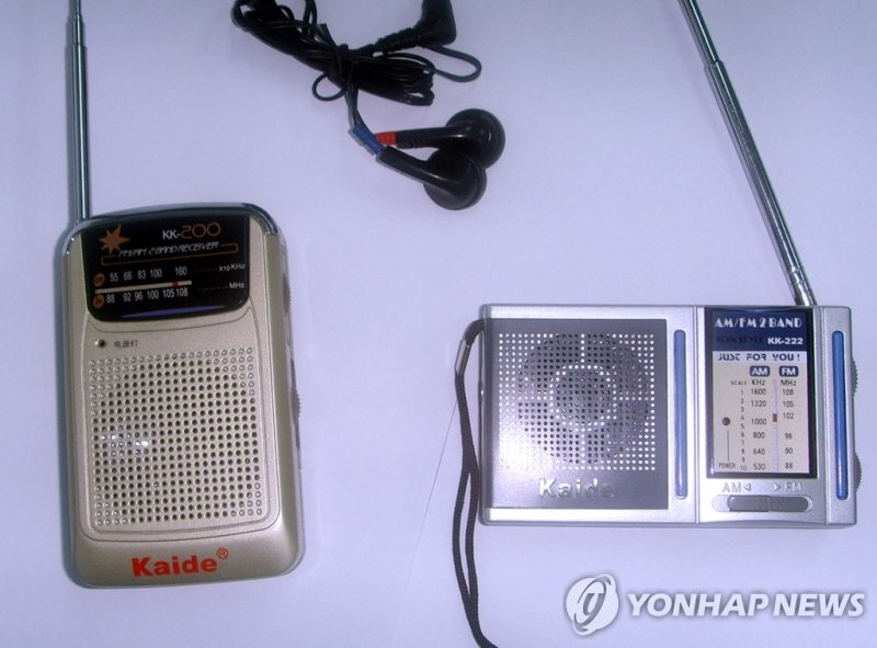 탈북단체들이 지난 2009년 북한에 보낸 라디오들 (출처=연합뉴스)