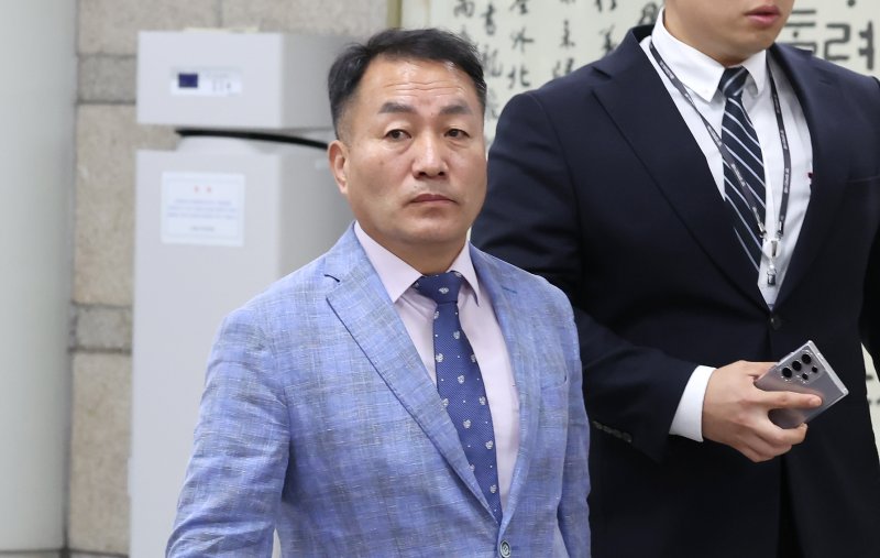 '윤석열 전 대통령 격노설'에 대한 위증 혐의를 받는 김계환 전 해병대사령관이 22일 오전 서울중앙지방법원에서 열린 영장실질심사(구속 전 피의자 심문)에 출석하고 있다. 2025.7.22/바카라 사이트 추천디시1 ⓒ News1 장수영 기자