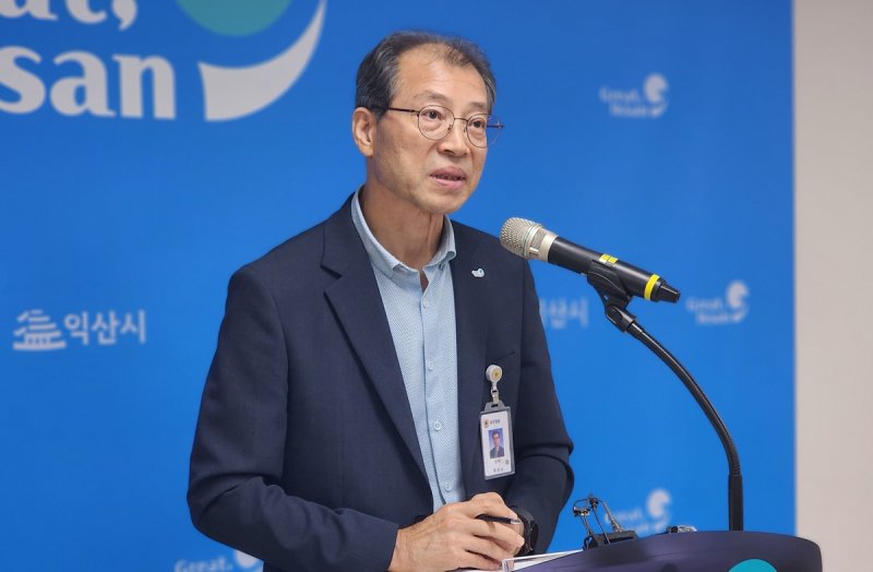 브리핑하는 권혁 익산시 바이오농정국장 (출처=연합뉴스)