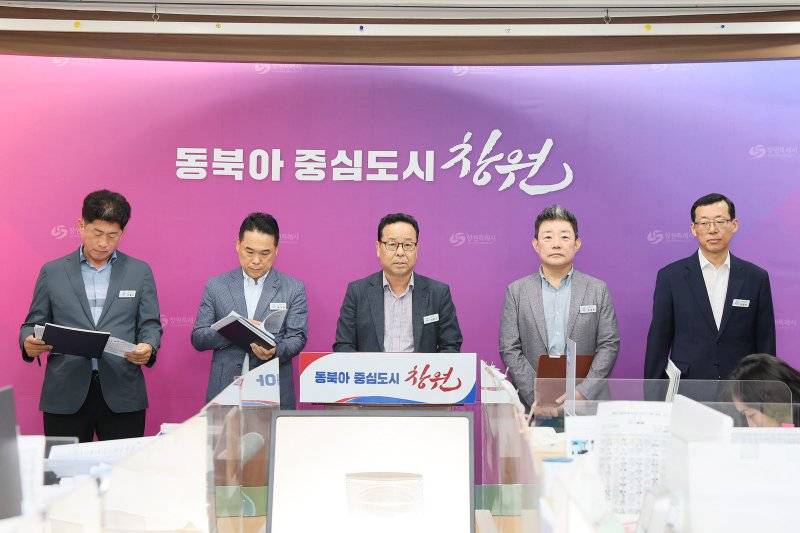 [창원=뉴시스] 강경국 기자 = 이종근 경남 바카라 토토 교통건설국장이 22일 시청 프레스센터에서 교통건설국 정례 브리핑을 하고 있다. (사진=바카라 토토청 제공). 2025.07.22. photo@newsis.com *재판매 및 DB 금지