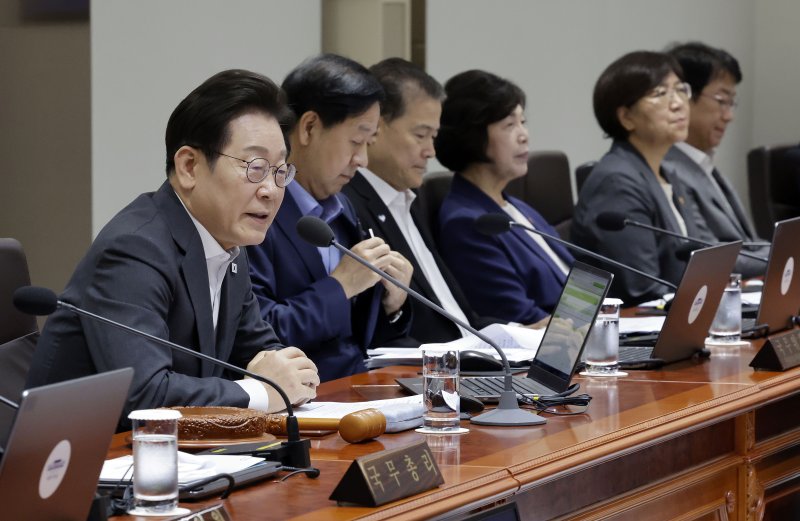 [서울=뉴시스] 최동준 기자 = 이재명 대통령이 22일 서울 용산 대통령실 청사에서 열린 국무회의에서 발언하고 있다. 2025.07.22. photocdj@newsis.com
