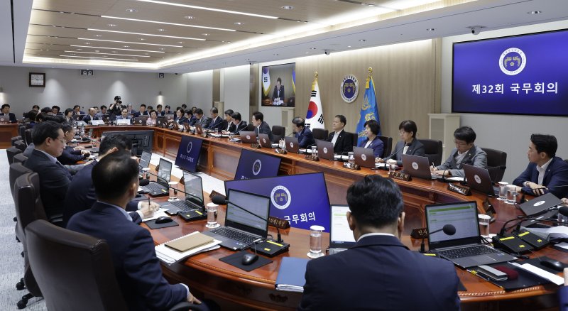 [서울=뉴시스] 최동준 기자 = 이재명 대통령이 22일 서울 용산 대통령실 청사에서 열린 국무회의에서 발언하고 있다. 2025.07.22. photocdj@newsis.com