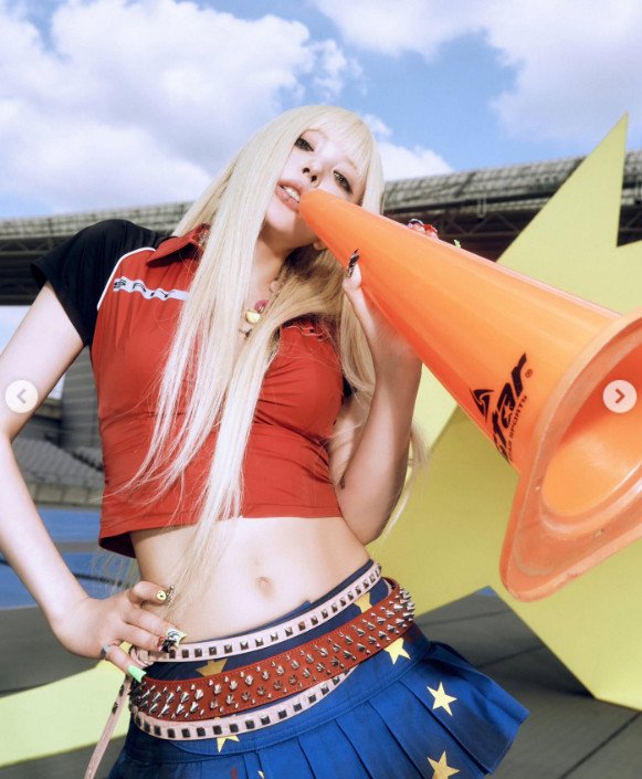 보아 맞아? 탈색·피어싱에 짧은 치마…파격 변신 [N샷]