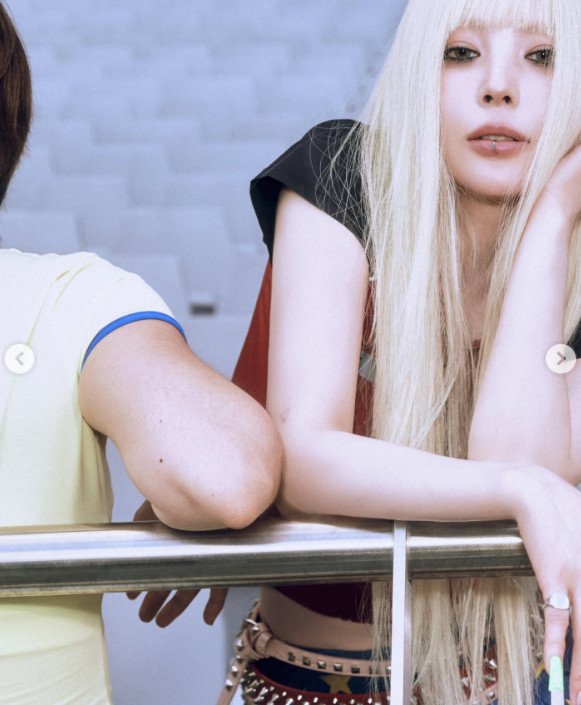 보아 맞아? 탈색·피어싱에 짧은 치마…파격 변신 [N샷]