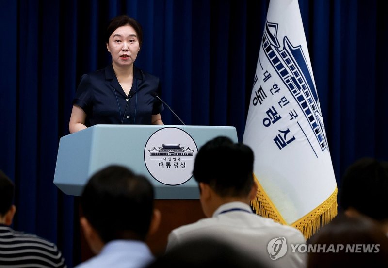 질문에 답하는 강유정 대통령실 대변인 (출처=연합뉴스)