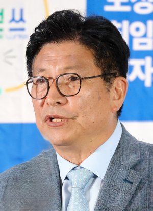 도성훈 인천시교육감이 21일 김영호 국회 교육위원회 위원장과 최은옥 교육부 차관을 만나 지방교육재정 확보, 교직원 정원 증원, 교육현장 중심의 정책 및 제도 개선 등 3대 영역, 12개 세부 정책을 제안했다. 인천시교육청 제공.