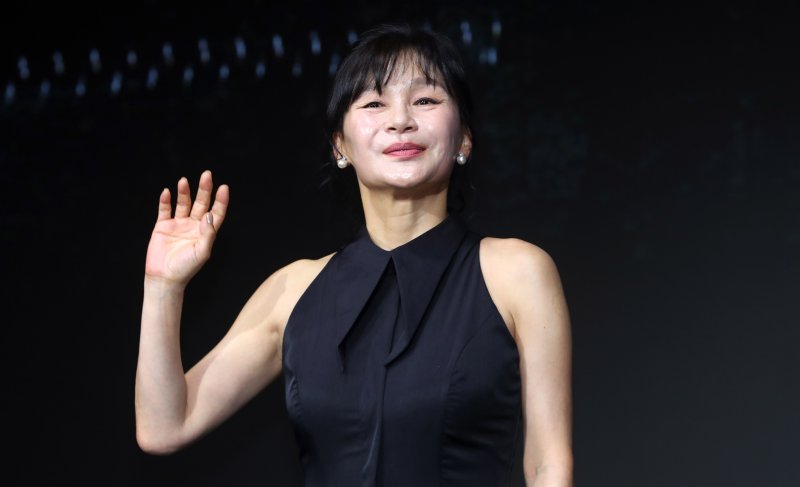 [서울=뉴시스] 김혜진 기자 = 배우 길해연이 22일 오전 서울 마포구 호텔 나루에서 열린 넷플릭스 시리즈 '트리거'(감독 권오승) 제작발표회에서 포즈를 취하고 있다. 2025.07.22. jini@newsis.com