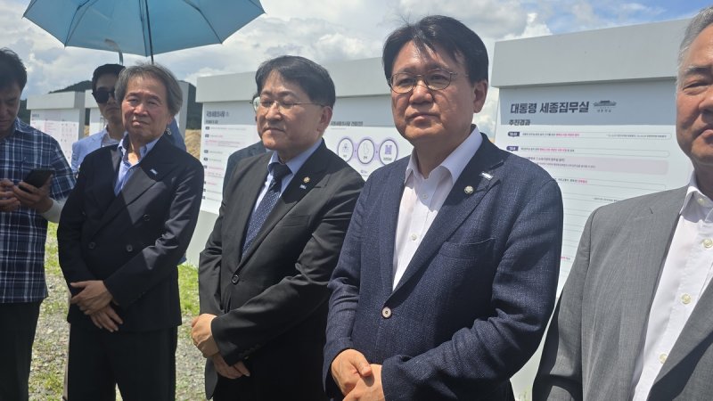 국회세종의사당 예정지 찾은 황운하 의원 (출처=연합뉴스)