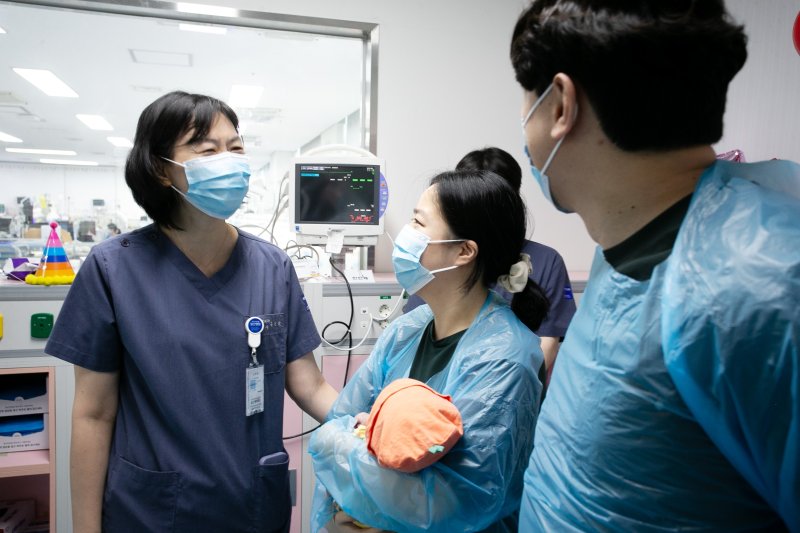 [고양=뉴시스] 출생 당시 체중 550g이었던 초극소 저체중 출생아의 치료를 성공적으로 마친 국민건강보험 일산병원.(사진=국민건강보험 일산병원 제공)photo@newsis.com