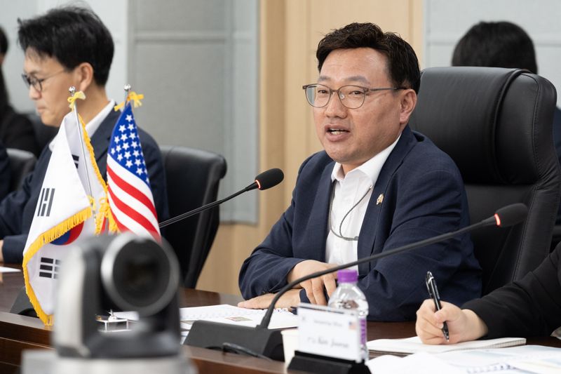 한·미 국방부는 22일 서울에서 제57차 한미 군수협력위원회(Logistics Cooperation Committee) 회의를 개최했다. 이갑수 국방부 군수관리관이 회의 중 발언하고 있다. 국방부 제공