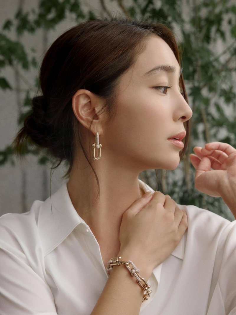 이민정, 이건 국보급 옆태…흠잡을 데 없는 비주얼 [N샷]