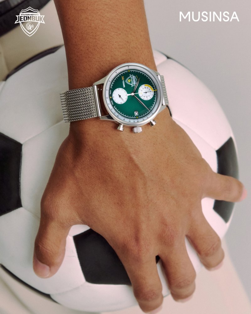 전북현대가 30주년을 기념해 제작한 시계 (전북 제공)