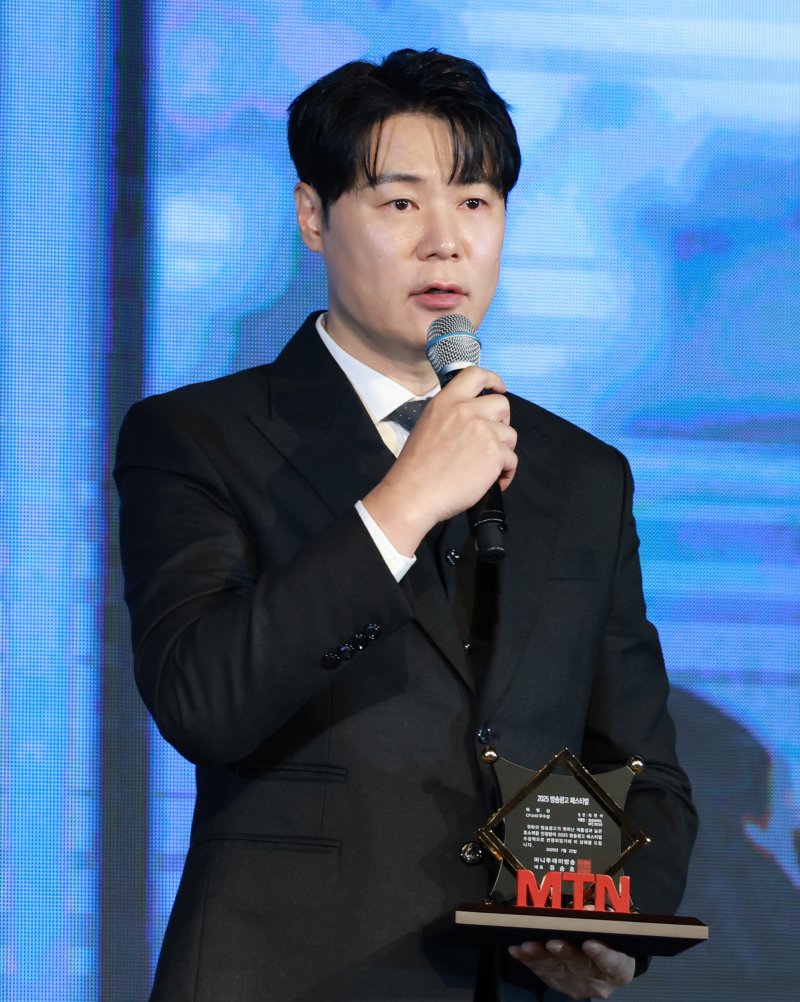 '최현석 딸' 최연수, 12세 연상 딕펑스 김태현과 결혼…상큼 웨딩화보 공개