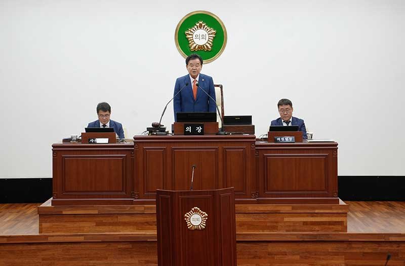 22일 태백시의회 본회의장에서 열린 테벡시의회 제285회 임시회 제8차 본회의를 고재창 의장이 진행하고 있다.(사진=태백시의회 제공) *재판매 및 DB 금지