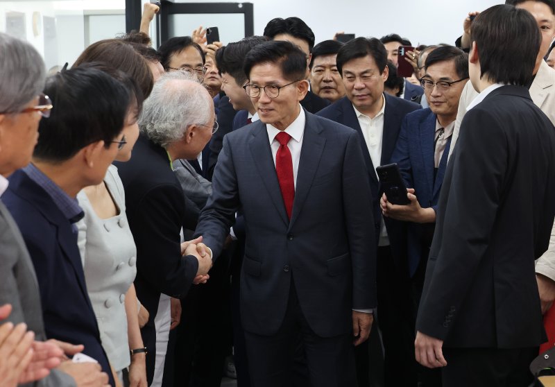 김문수(가운데)