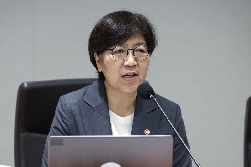 정은경 장관 "의정갈등 해소·공공바카라 룰 강화"