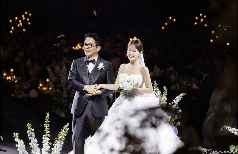 [서울=뉴시스] 개그우먼 에볼루션 바카라 무료이 결혼식 사진을 추가 공개했다. (사진=에볼루션 바카라 무료 인스타그램 캡처) 2025.07.22. photo@newsis.com *재판매 및 DB 금지