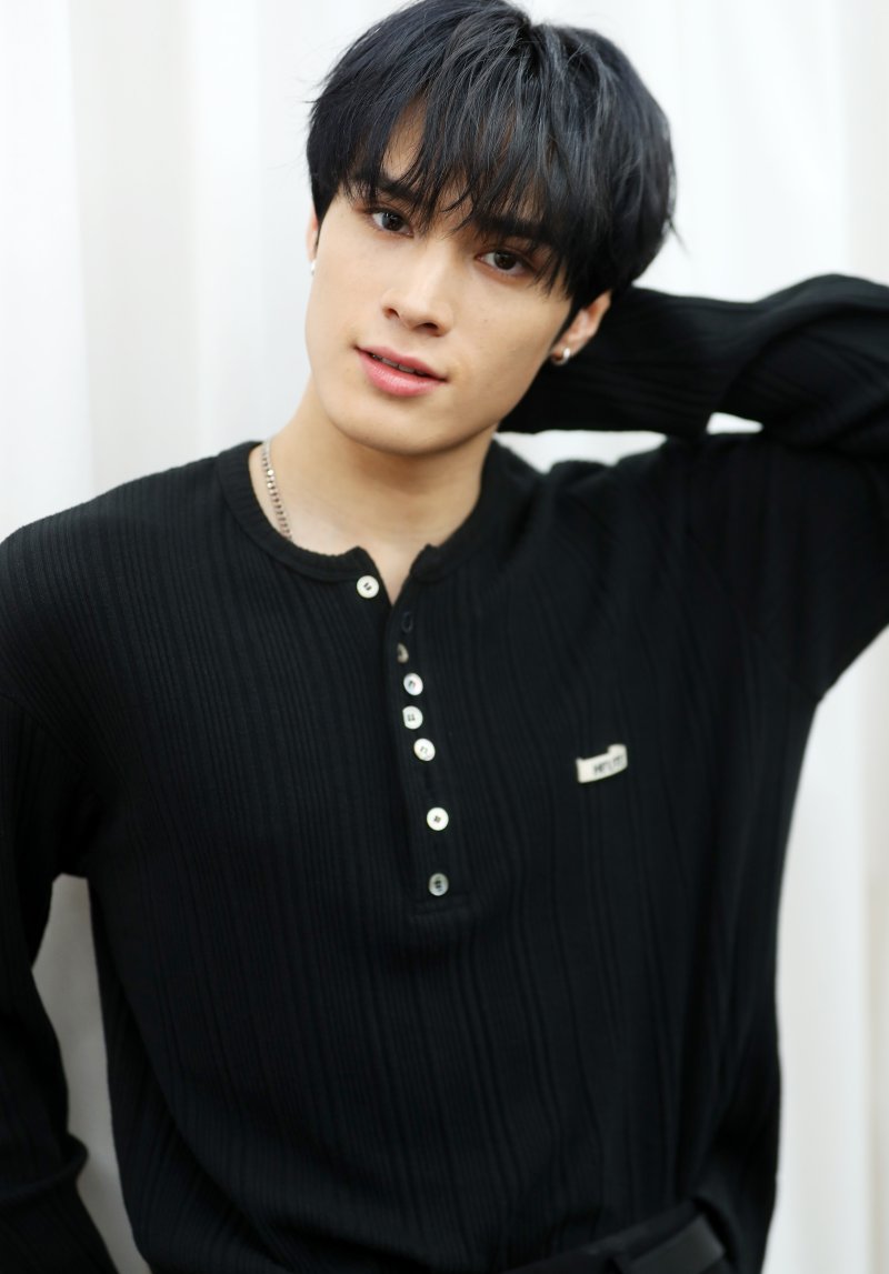 [서울=뉴시스] 김혜진 기자 = 그룹 원팩트 제이창이 지난 17일 오후 서울 중구 뉴시스에서 인터뷰에 앞서 포즈를 취하고 있다. 2025.07.22. jini@newsis.com