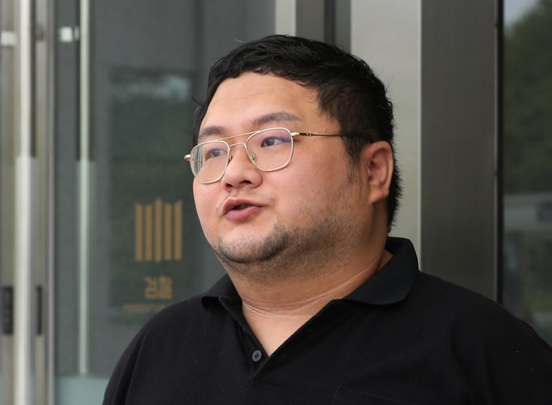 먹방 유튜버 '쯔양'(본명 박정원)을 협박해 돈을 갈취한 혐의를 받고 있는 유튜버 먹튀없는 바카라사이트(본명 이준희). 뉴스1