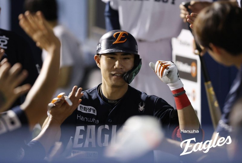 9회 쐐기 1점 홈런을 터뜨린 한화의 심우준 (출처=연합뉴스)