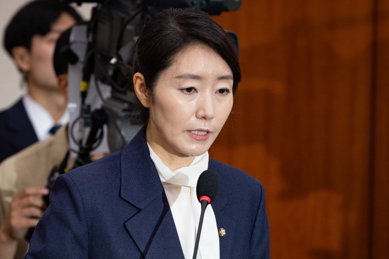 강선우 여성가족부 장관 후보자가 14일 서울 여의도 국회에서 열린 인사청문회에 출석해 모두 발언을 하고 있다. 2025.7.14/뉴스1 ⓒ News1 유승관 기자