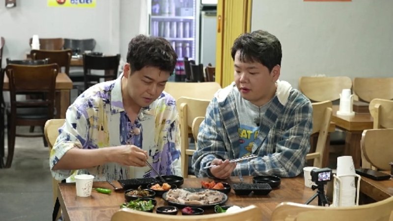 전현무 "우시장 앞 국밥 먹방 기괴" 현타 호소