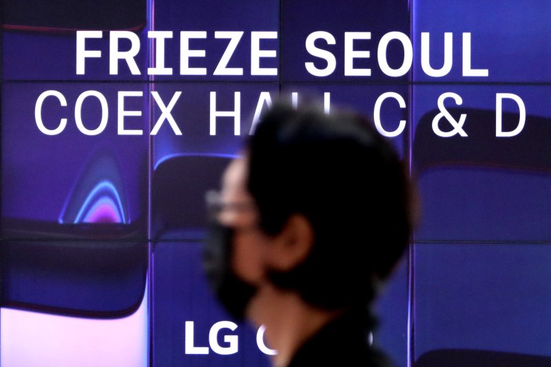 [서울=뉴시스] 박진희 기자 = 세계적인 아트페어 '프리즈 서울'과 국내최대 아트페어 '키아프 서울' 아트페어가 6일 서울 강남구 코엑스에서 개막했다. 2023.09.06. pak7130@newsis.com